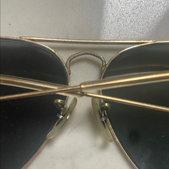 Ray-Ban Classic Gold Aviators with Black Lenses Vintage- purchased around 1990. - Picture 5 of 7